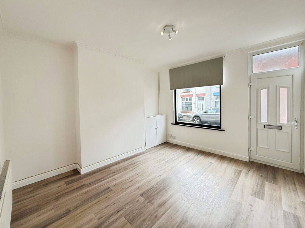 Property photo 2 of 10 Picture No. 04