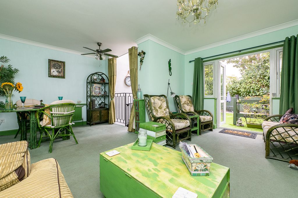 Property photo 2 of 43 Picture No. 08
