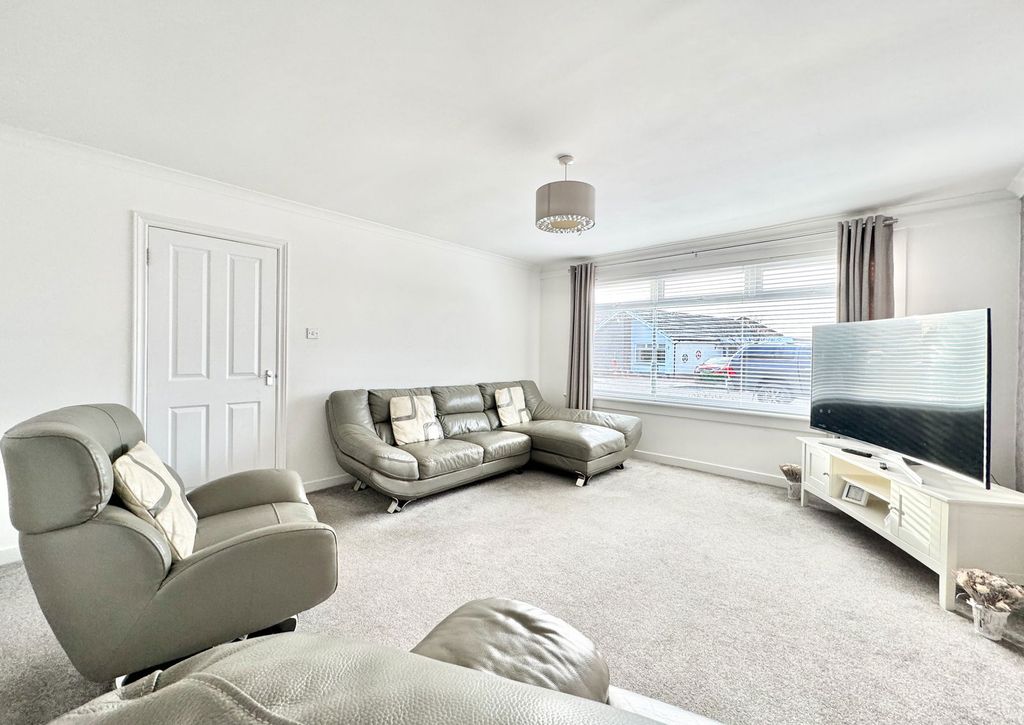 Property photo 3 of 34