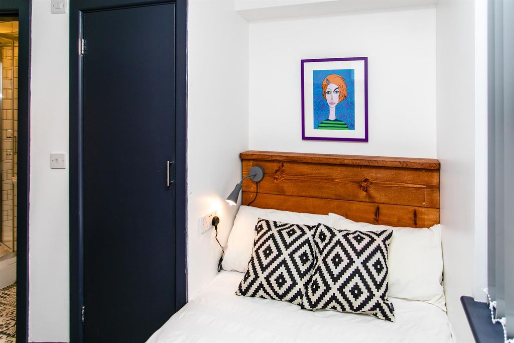 Property photo 3 of 9 52 Argyll Street-19.Jpg