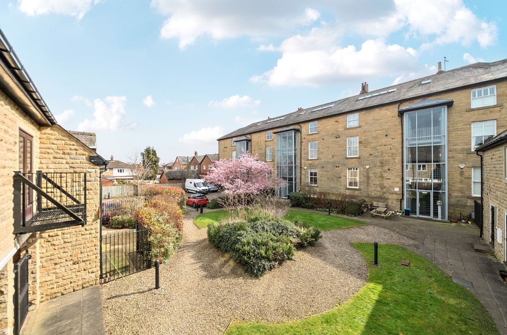 Property photo 2 of 12 1429944-9-69Bbff1...