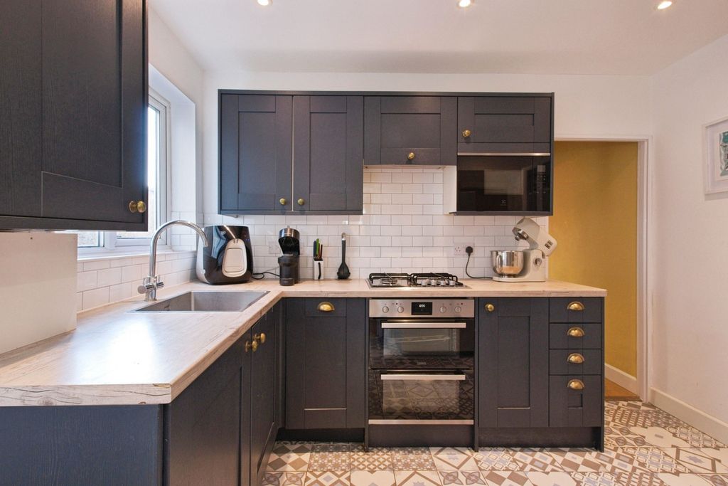 Property photo 3 of 18