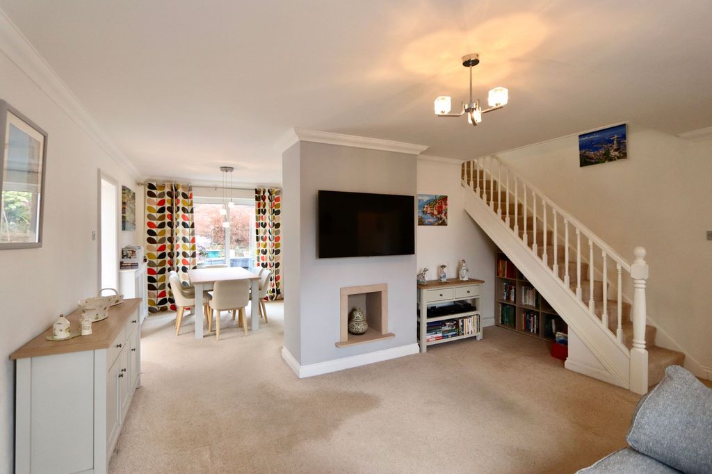 Property photo 2 of 39