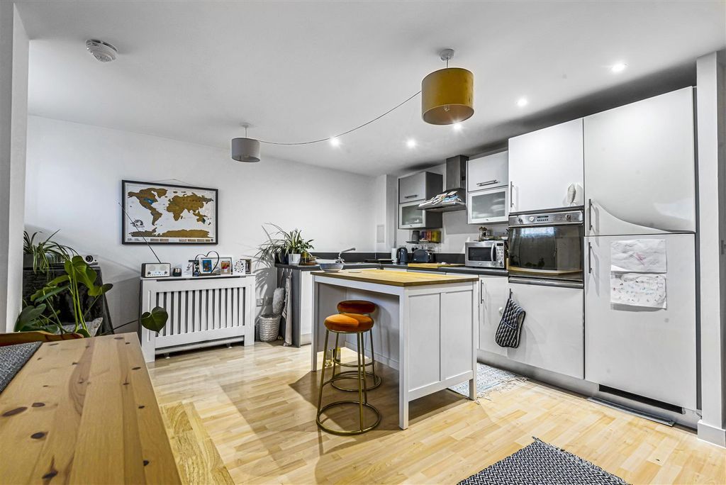 Property photo 2 of 9