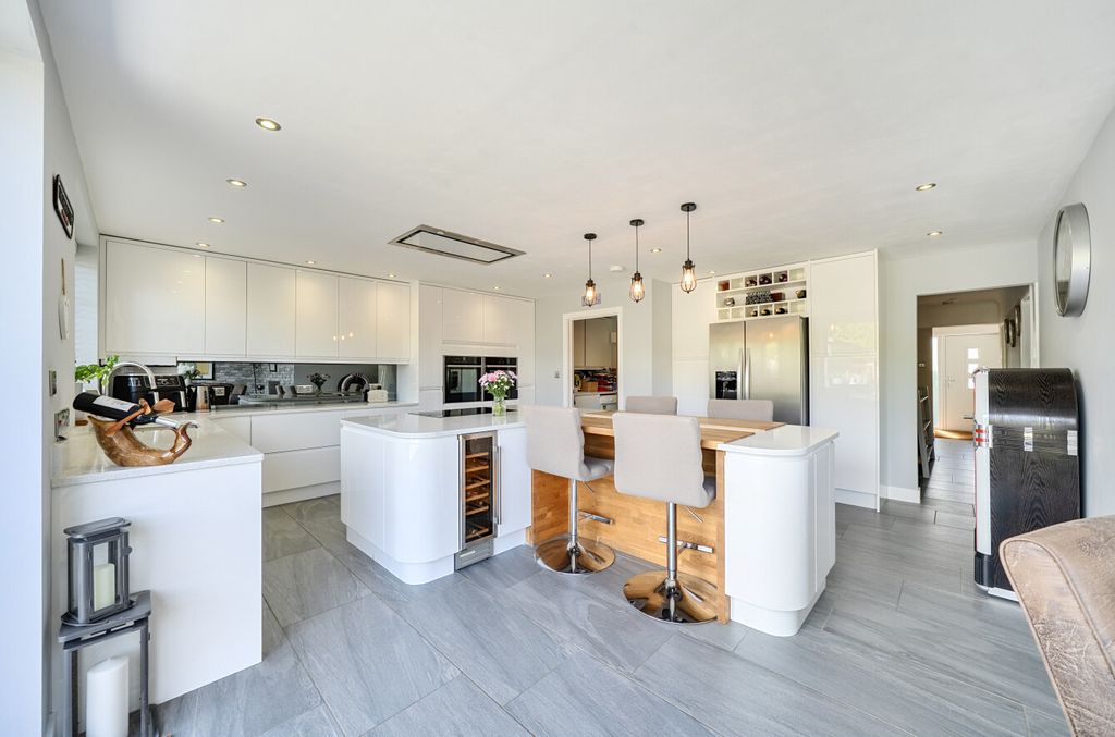 Property photo 2 of 17 1457441-12-6A0490...