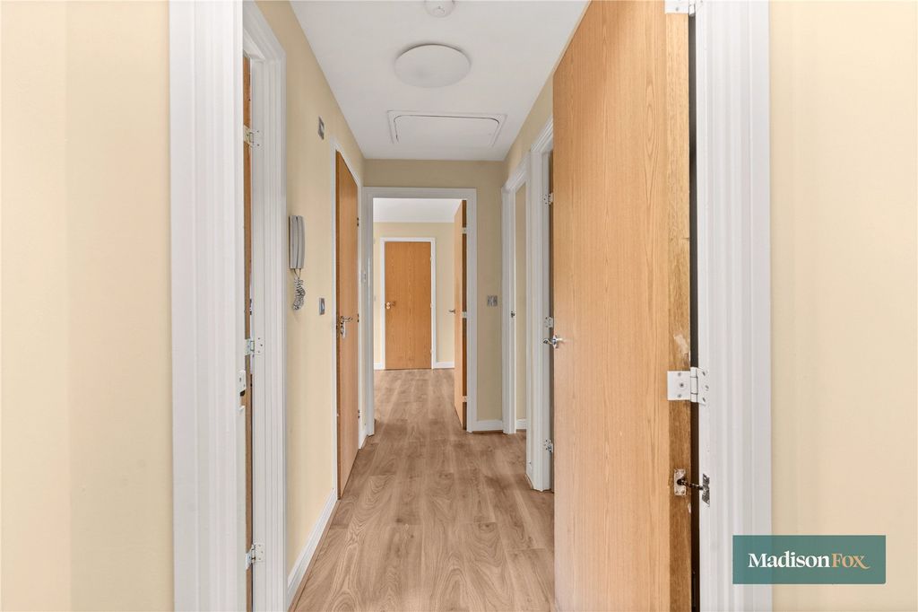 Property photo 2 of 18 Picture No. 01