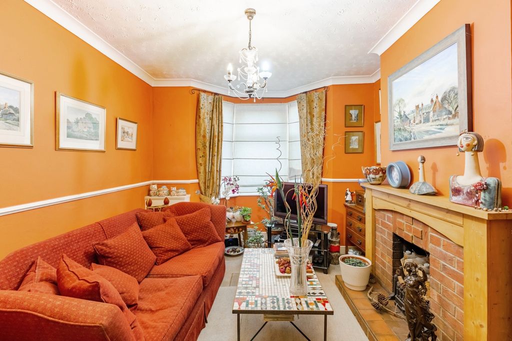 Property photo 2 of 13 Lounge