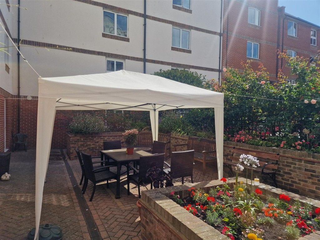 Property photo 2 of 7 Communal Garden