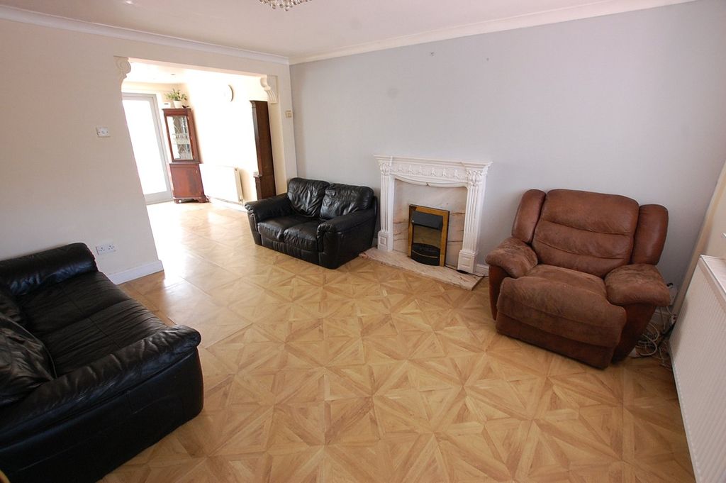 Property photo 2 of 15 Picture No. 10