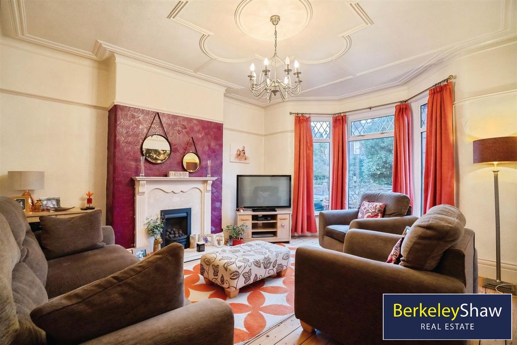 Property photo 3 of 24 Living Room