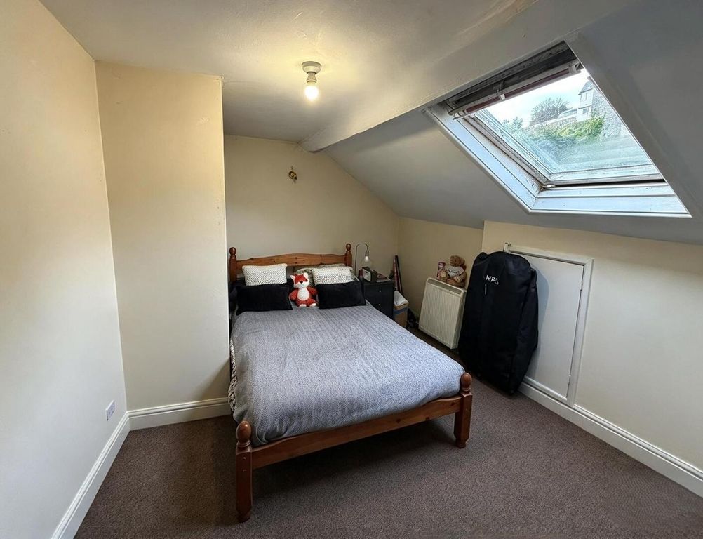 Property photo 3 of 5 Bedroom