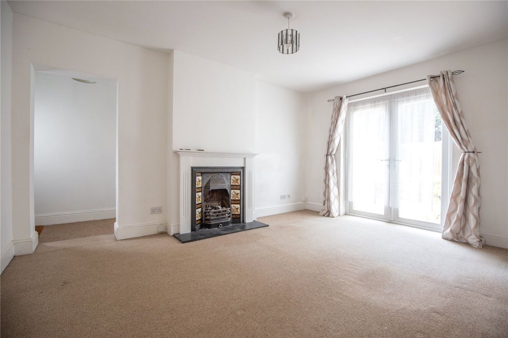 Property photo 3 of 12 Picture No. 01