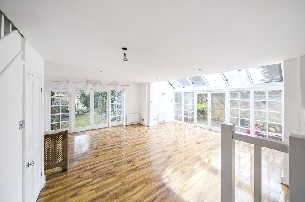 Property photo 3 of 20 Picture No. 23