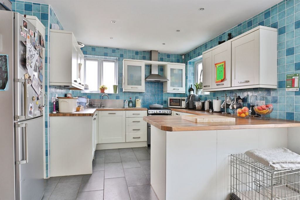 Property photo 2 of 17