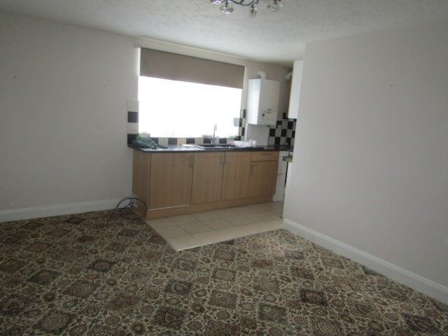 Property photo 2 of 8 Kitchen/Lounge