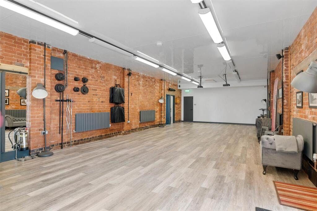 Property photo 3 of 16 211139_34158989_Img_07_0000.Jpeg