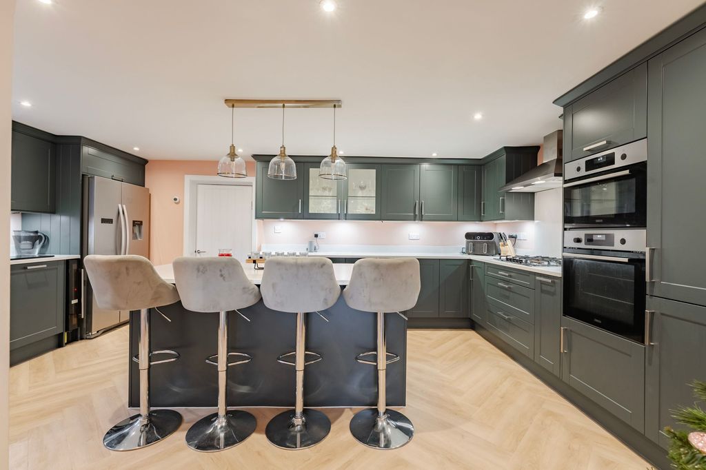 Property photo 2 of 26