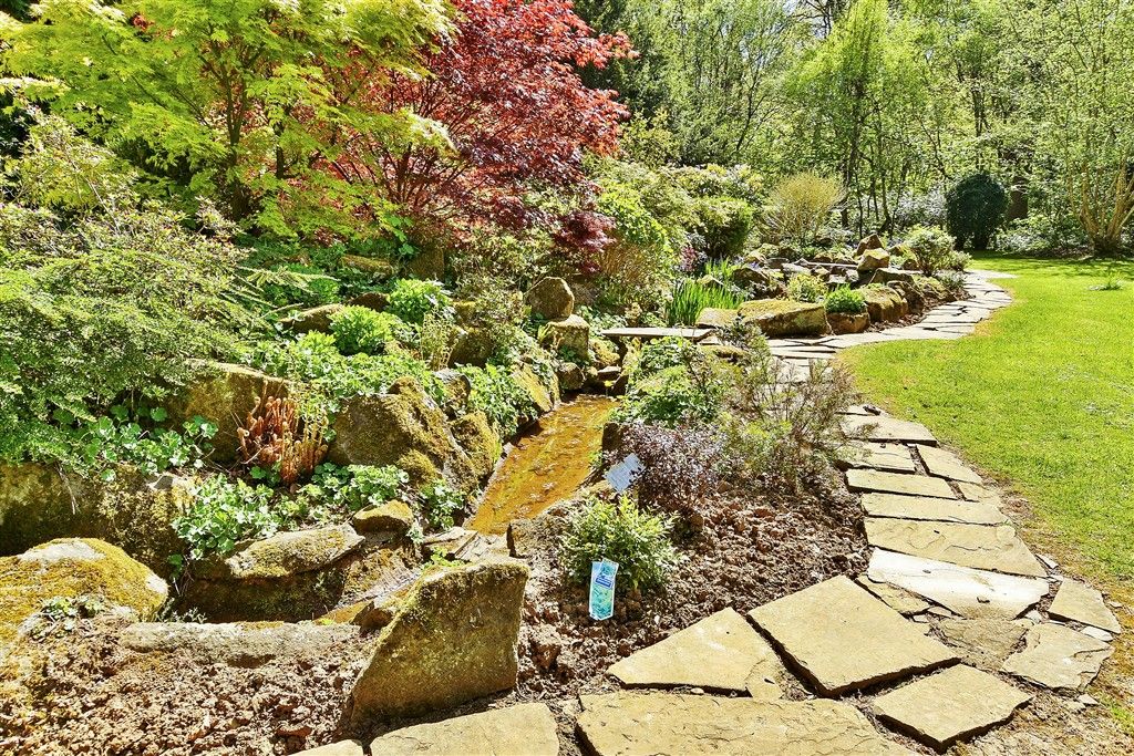 Property photo 2 of 13 Communal Gardens