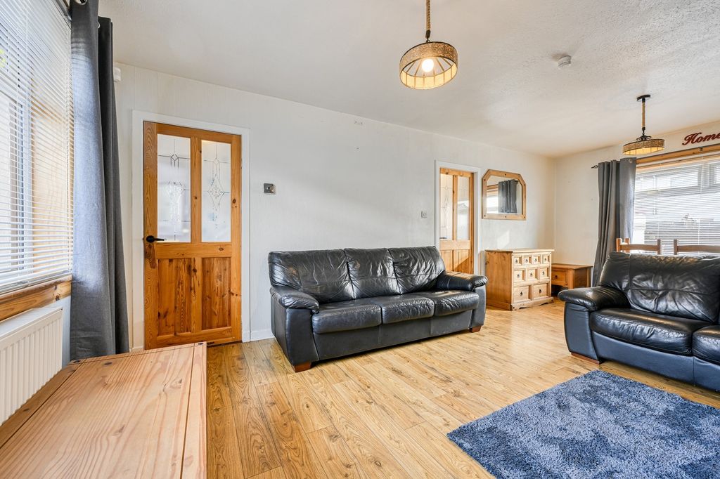 Property photo 3 of 19 Lounge - Dining