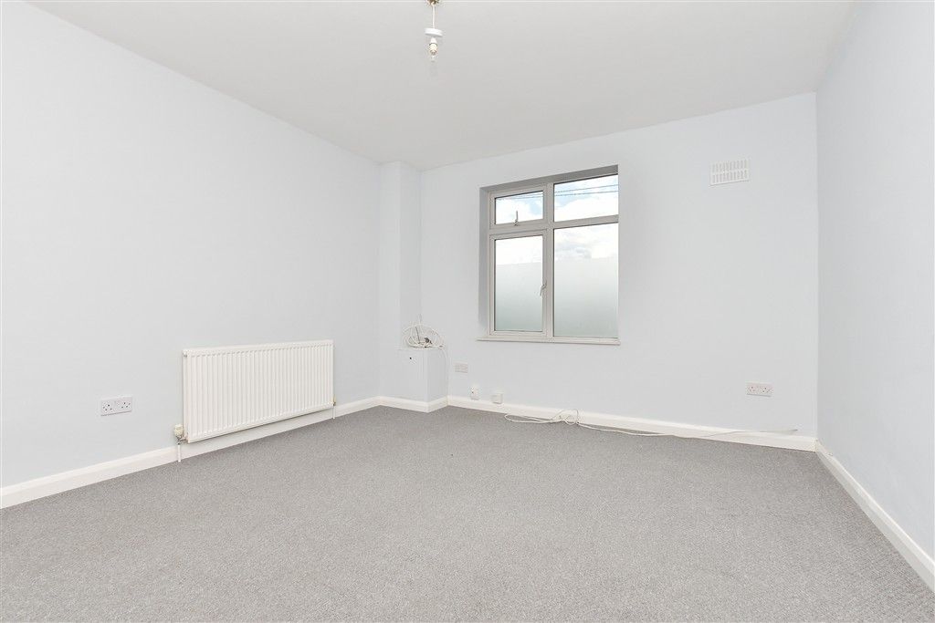 Property photo 1 of 9 Lounge