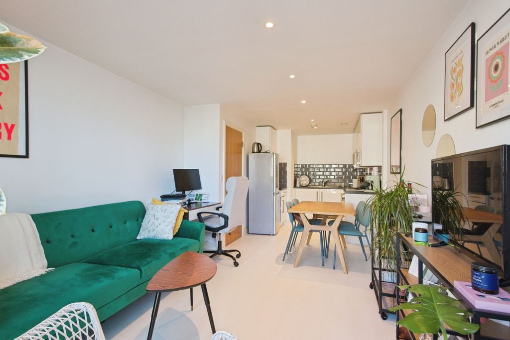 Property photo 2 of 20