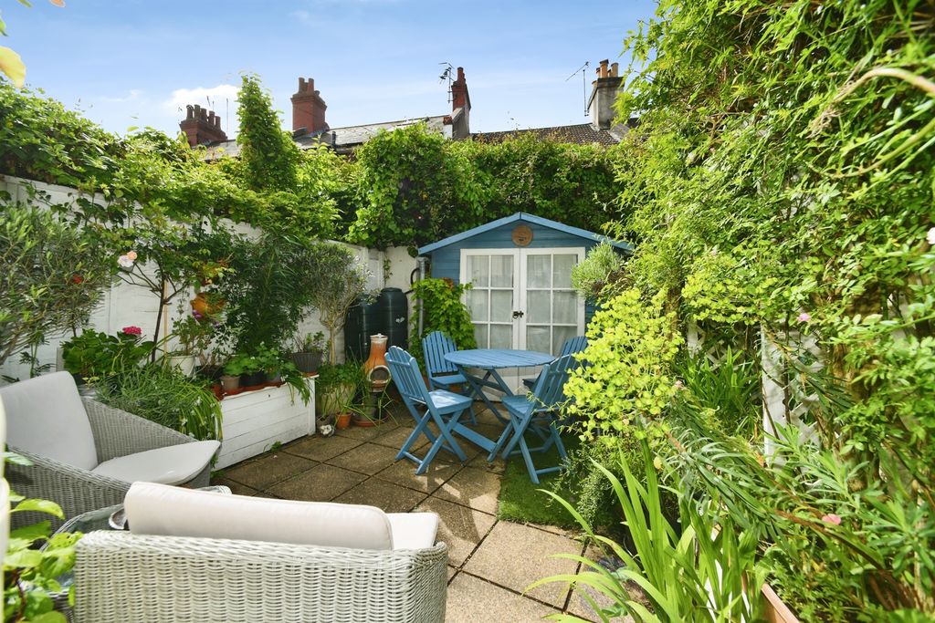 Property photo 1 of 24