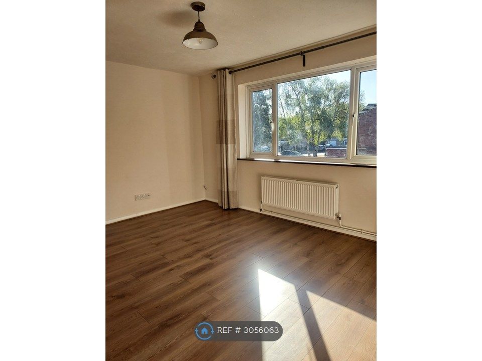 Property photo 1 of 6 Living Room