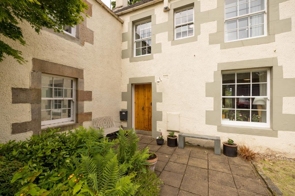 Property photo 3 of 28