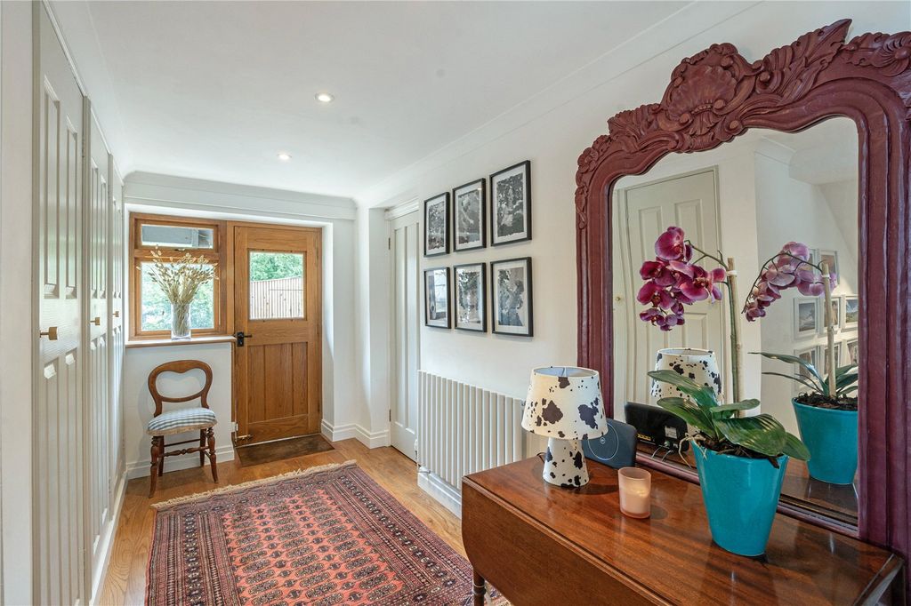 Property photo 3 of 24 Entrance Hall
