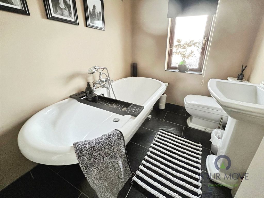 Property photo 2 of 14 Bathroom