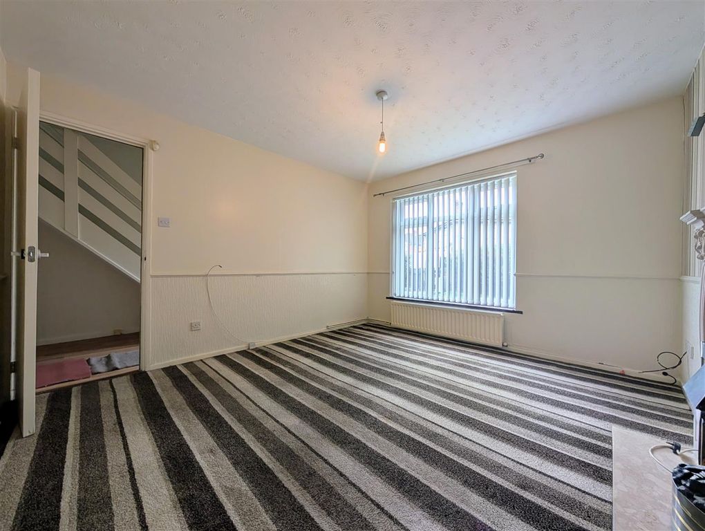 Property photo 3 of 16 Lounge 2.Jpg