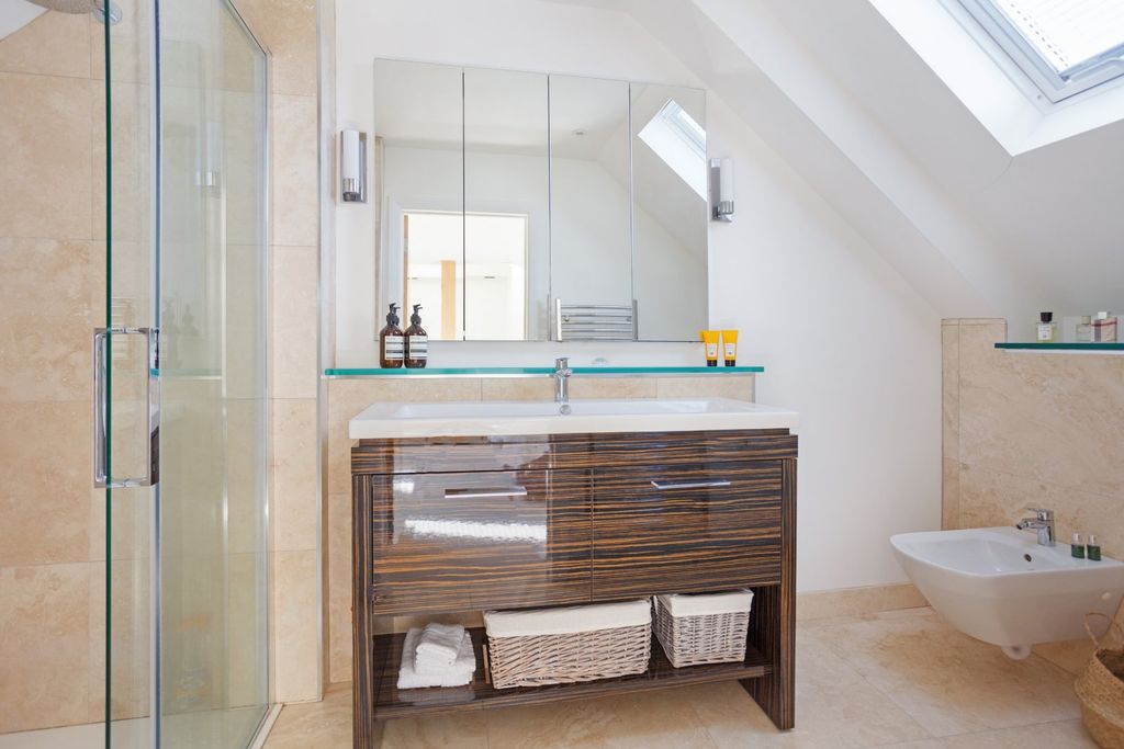 Additional image 9 of 1 bed mews for saleEast Street, Petworth, West Sussex GU28
