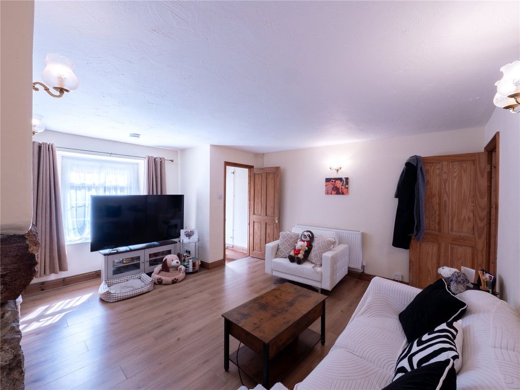 Property photo 2 of 8 Picture No. 05
