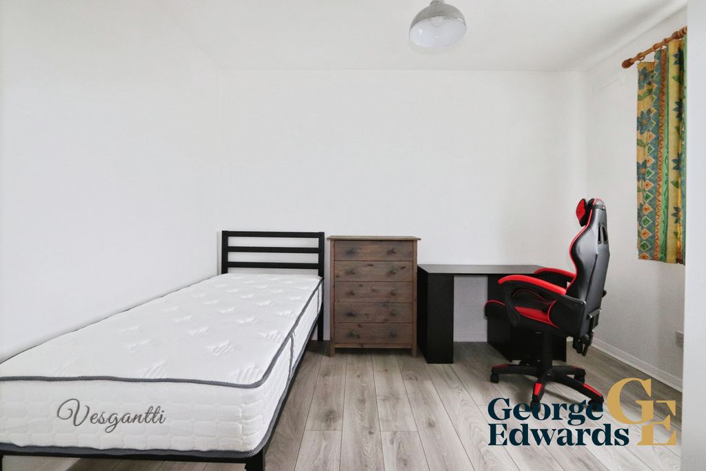 Property photo 1 of 4