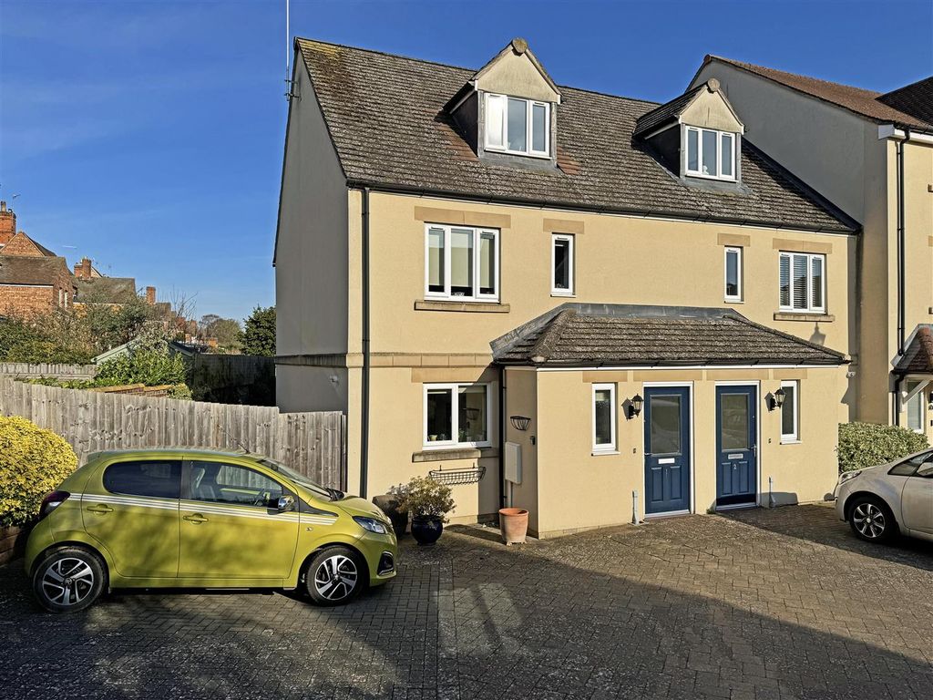 Property photo 1 of 15 Bowman Mews