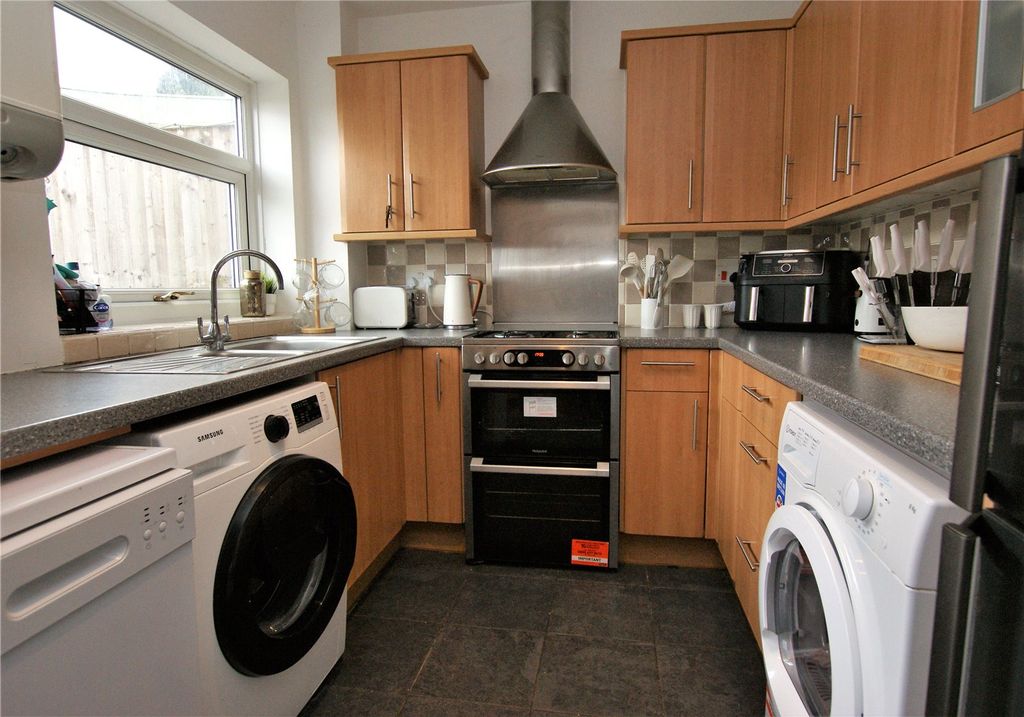 Property photo 2 of 6 Picture No. 12