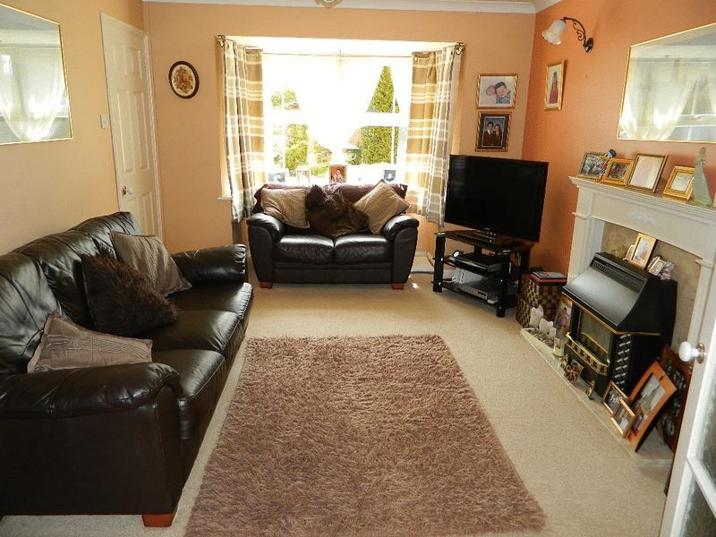 Property photo 2 of 12 Lounge