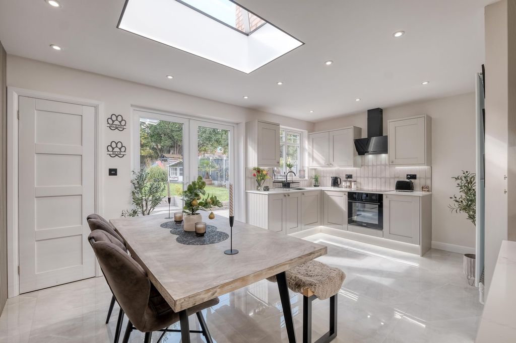 Property photo 2 of 21