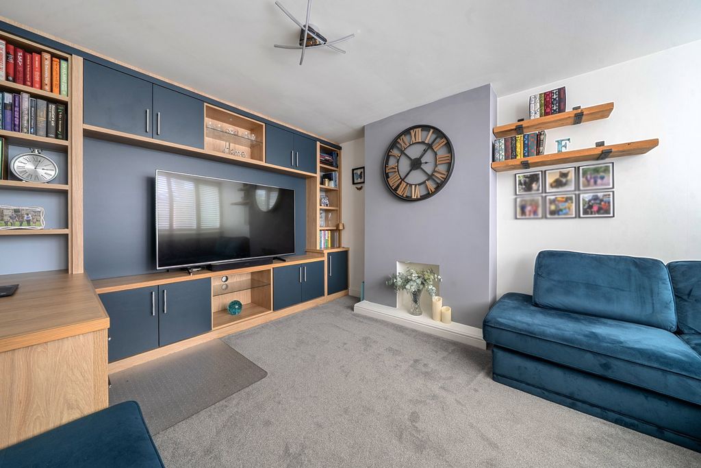 Property photo 2 of 13