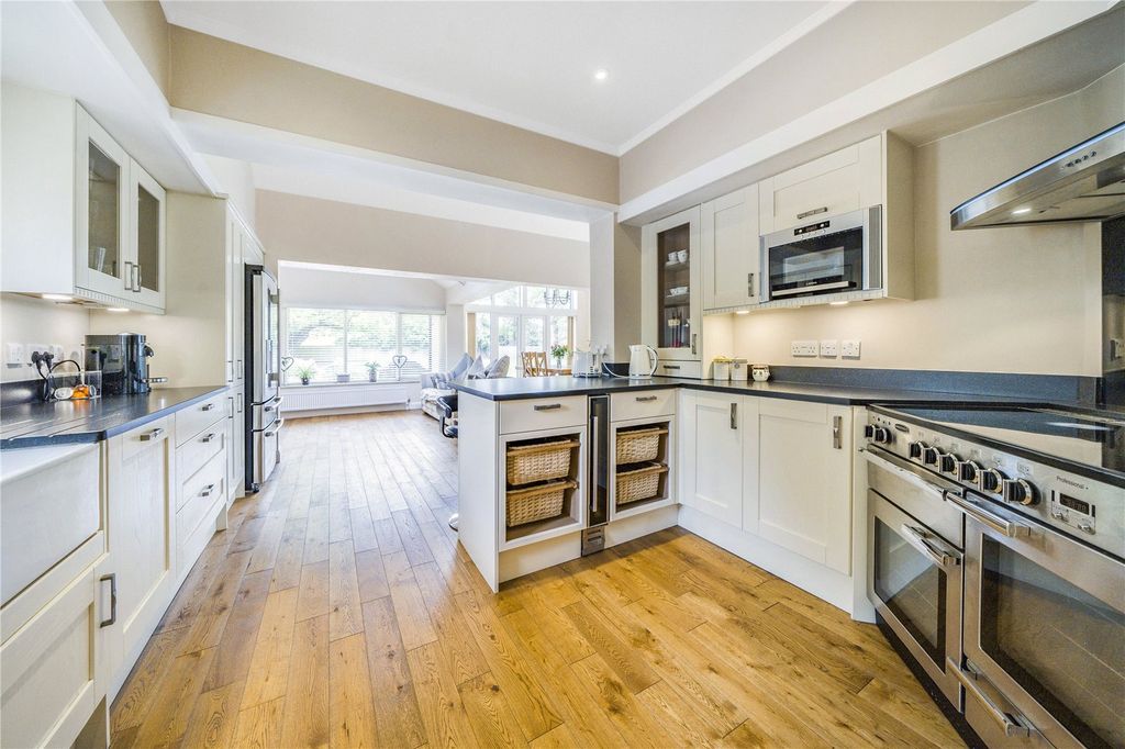 Property photo 3 of 17 Kitchen