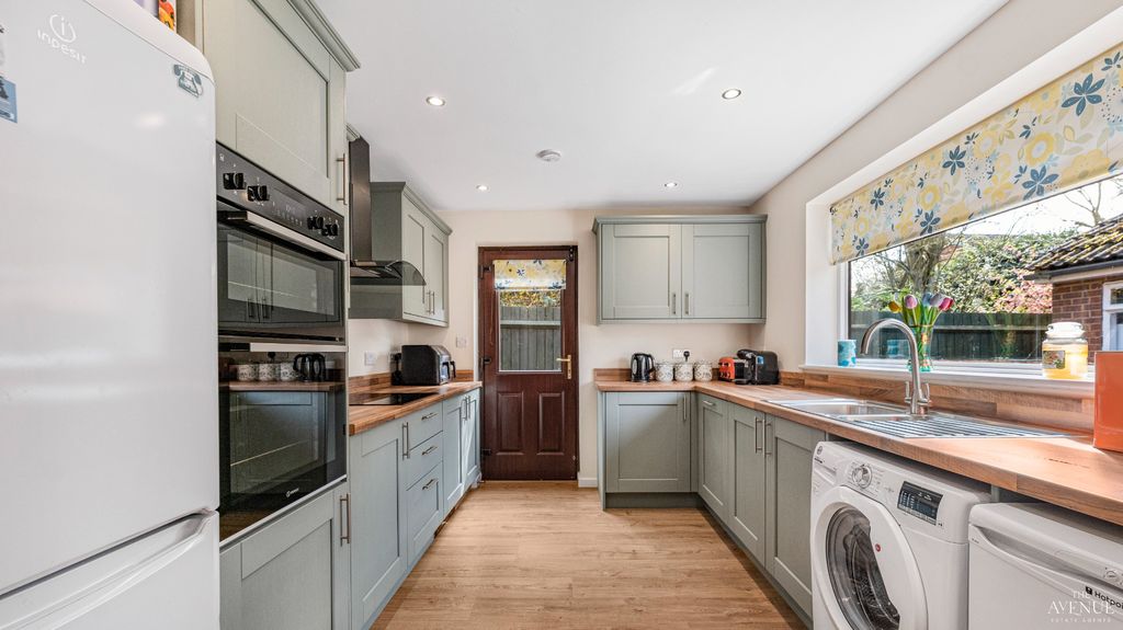 Property photo 3 of 34 4878934