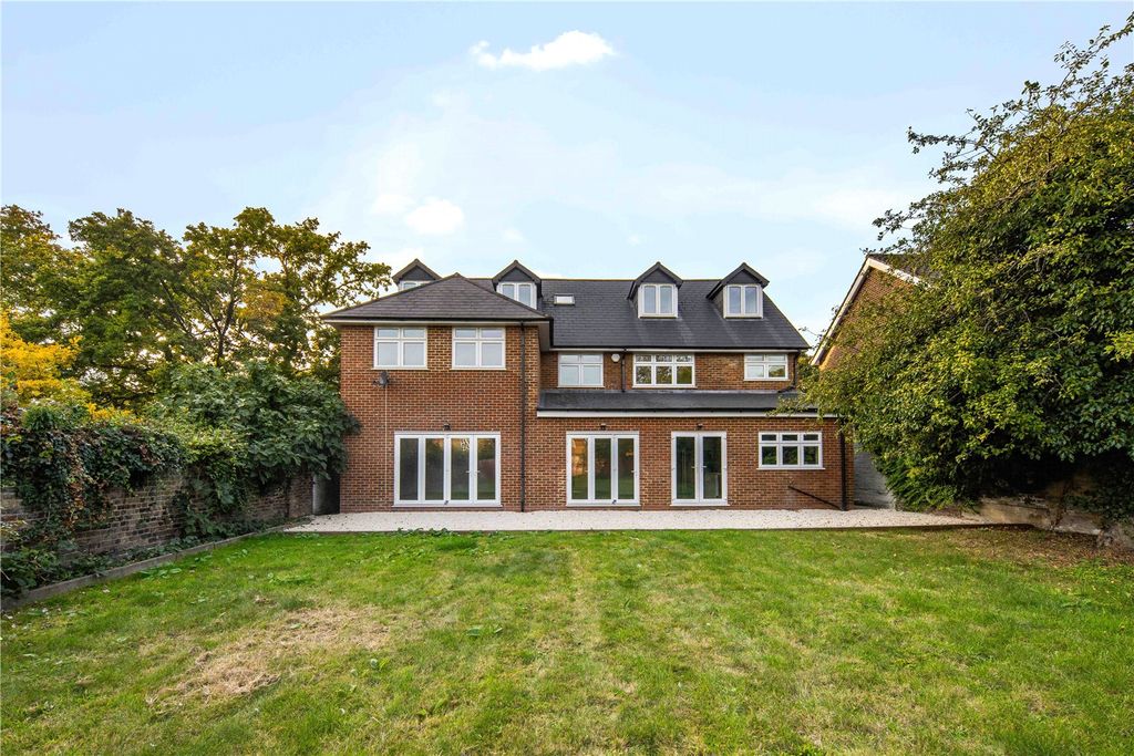 Property photo 2 of 16 Garden