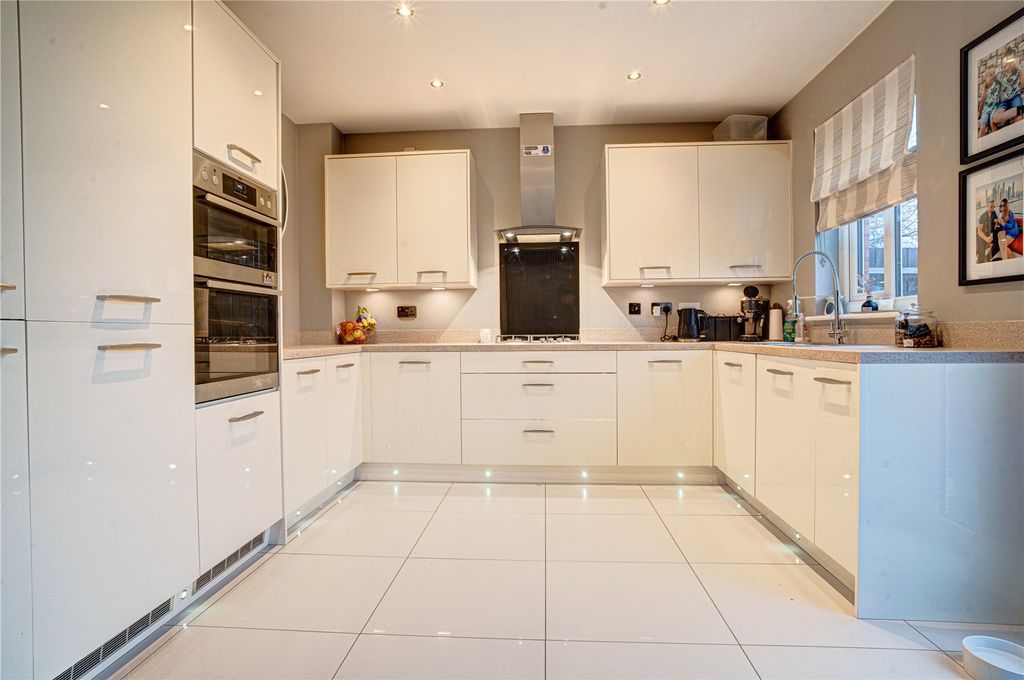 Property photo 2 of 12 Picture No. 02