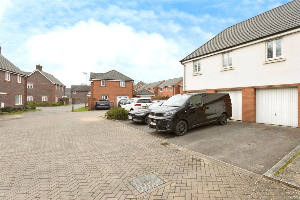 Property photo 2 of 17 Picture No. 11