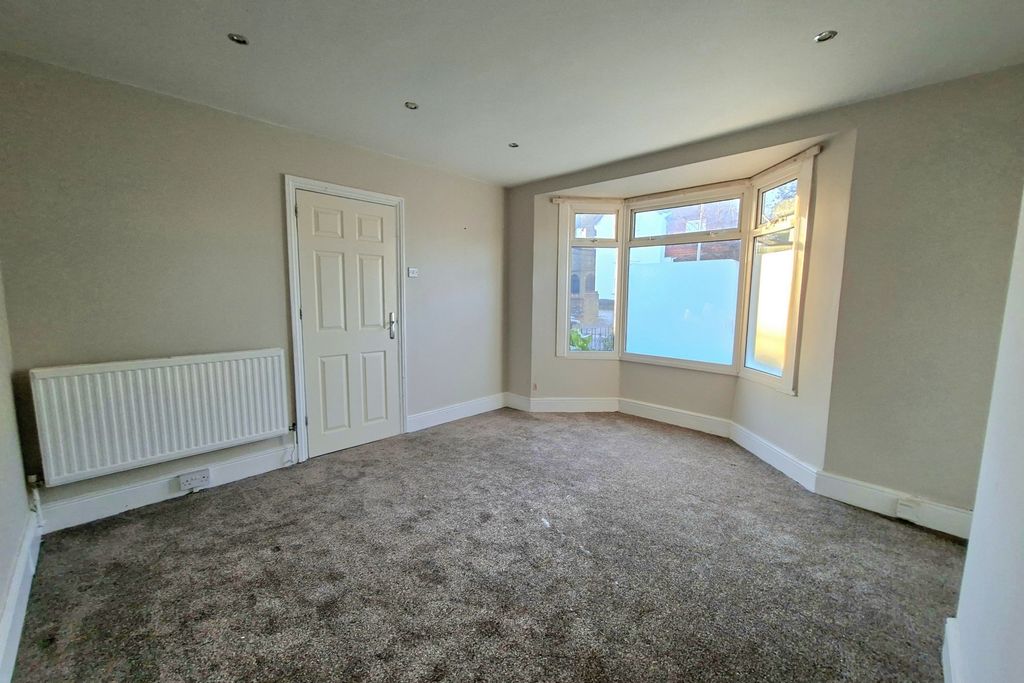 Property photo 2 of 10 Photo 3