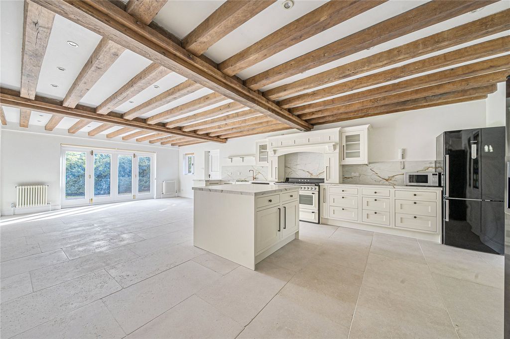 Property photo 2 of 9 Kitchen