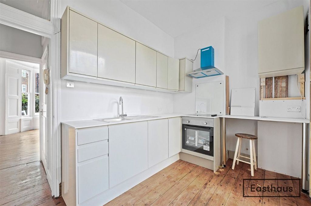 Property photo 2 of 13 Lorne Road, N4