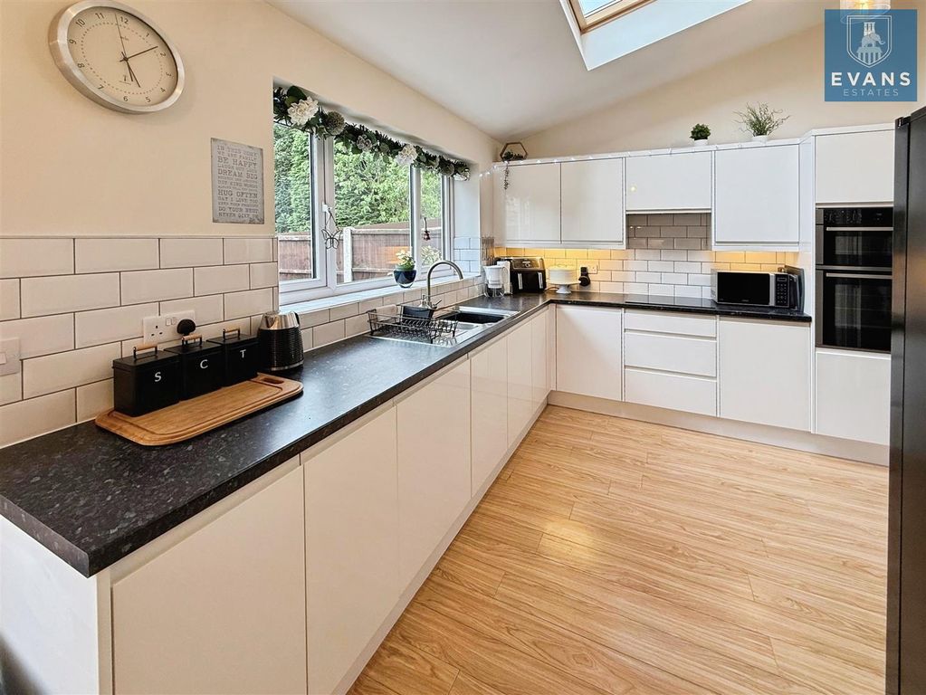 Property photo 3 of 22 Kitchen