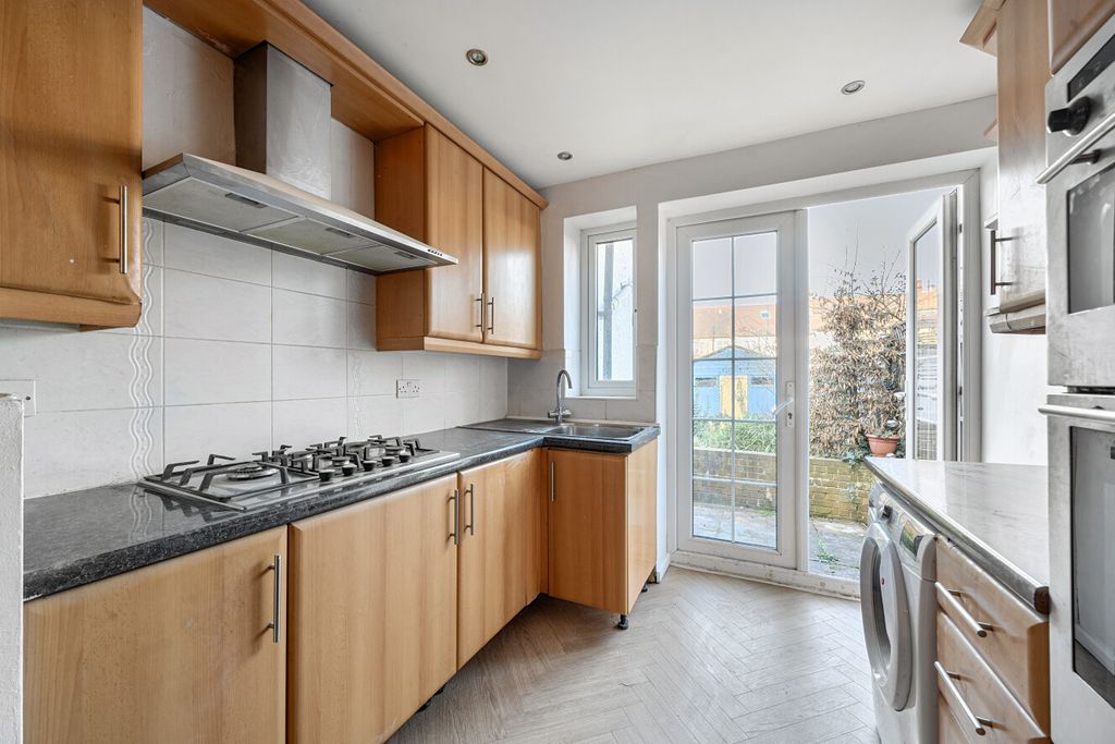 Property photo 3 of 17 1422384-7-69A843c...