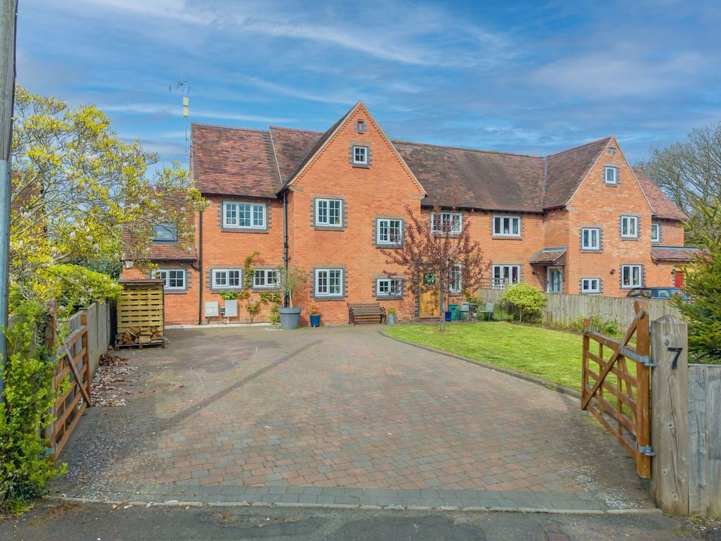 Property photo 1 of 32